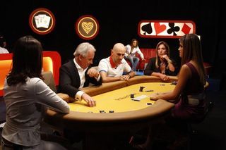 Lucília Diniz joga poquêr com atletas na TV