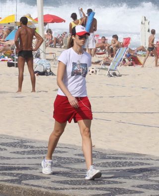 Luana Piovani faz exercícios no Rio