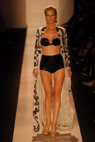 Modelo Eva Herzigová está grávida
