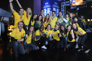 Alto astral na festa de CARAS na estreia do Brasil