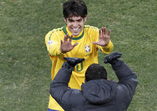 Kaká agradece apoio pelo twitter