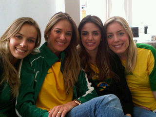 Tici Pinheiro torce com mulher de Kaká