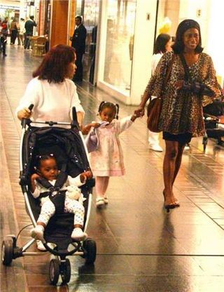 Mamães famosas em dia de passeio