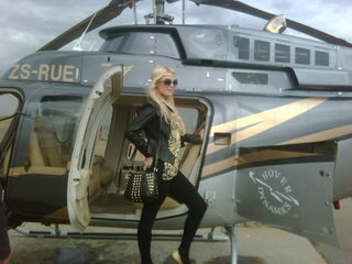 Paris Hilton se diverte na África do Sul