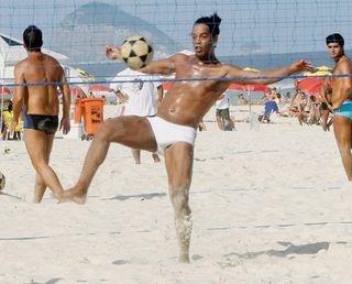 Lazer carioca da dupla Ronaldinho e Adriano