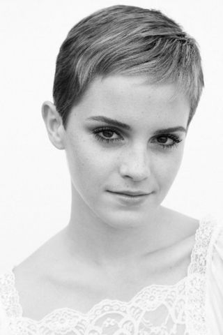 Emma Watson radicaliza e corta o cabelo