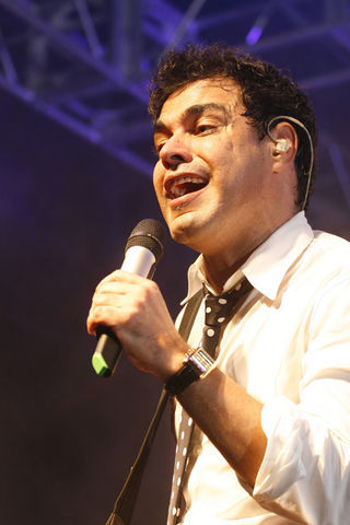Zezé Di Camargo completa 48 anos