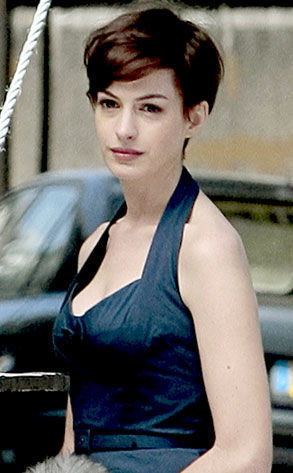 Anne Hathaway de cabelo ‘joãozinho’