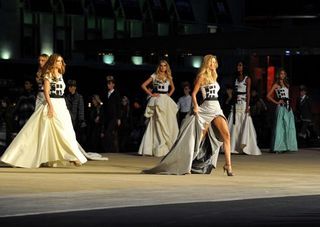 Gisele Bündchen comanda desfile em NY