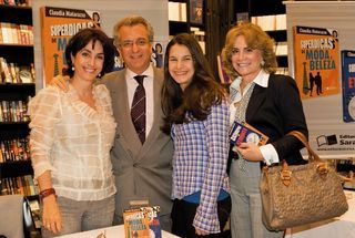 Claudia Matarazzo lança livros de moda e etiqueta