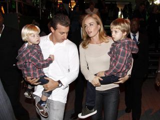 Angélica gosta de vestir os filhos iguais