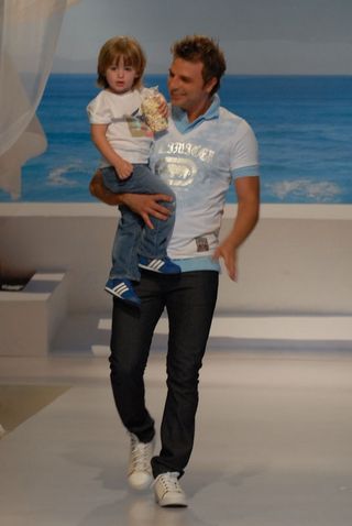PASSARELA BRASIL: Famosos em desfile
