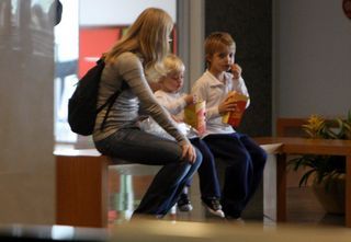 Angélica passa dia com os filhos