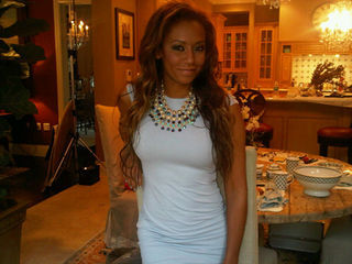 A ex-Spice Girl Mel B clareia os fios