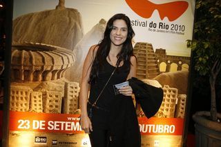 Rafaela Mandelli coloca megahair
