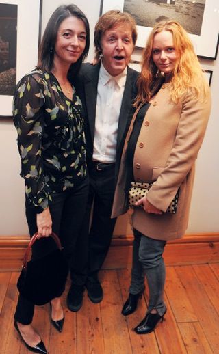 Sir Paul McCartney brilha em coquetel cultural em Londres