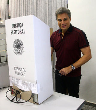 Famosos votam no 2o turno