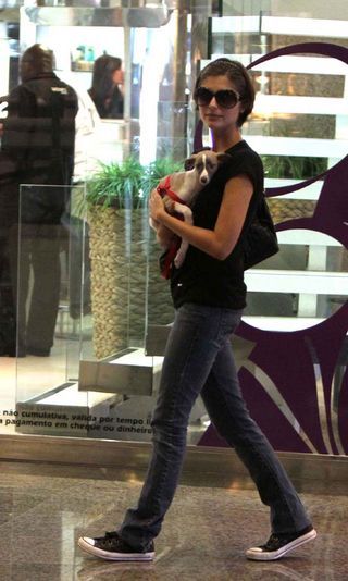 Tammy fica ‘carente’ e compra cachorrinha