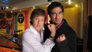 Zeca Camargo ao lado de McCartney