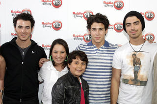 Vitor e Vitória encontram os Jonas Brothers