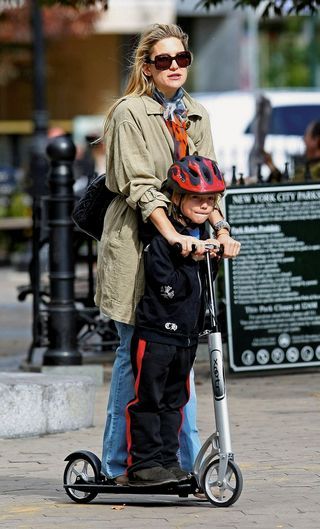 Kate Hudson de Patinete