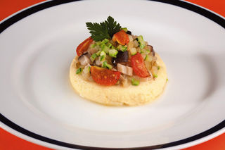 Cozinha Econômica: polenta cremosa ao ragu de cogumelo