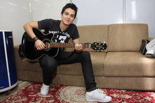 Luan Santana adora o assédio das fãs