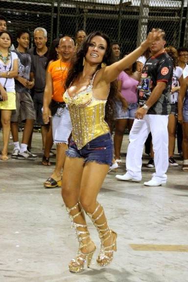 Como Suzana Pires se prepara para a folia