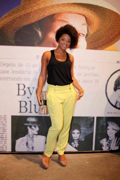 Juliana Alves na 1ª fila de desfile