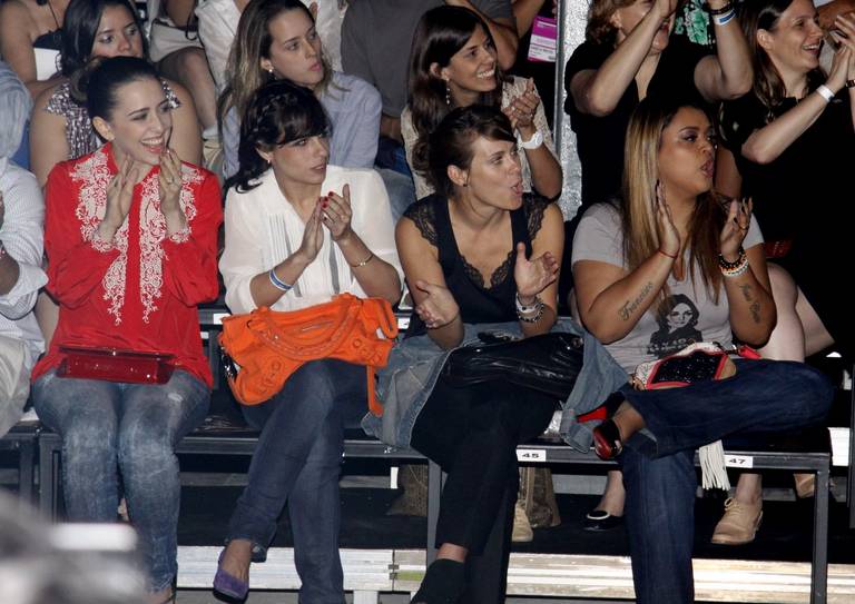 Carol Dieckmann circula no Fashion Rio