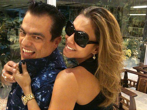 Ex-BBB Lia Khey aparece loiríssima