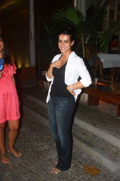 Cleo Pires e Preta Gil em noite solidária