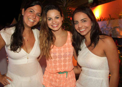 Sthefany Brito entra em ritmo de carnaval
