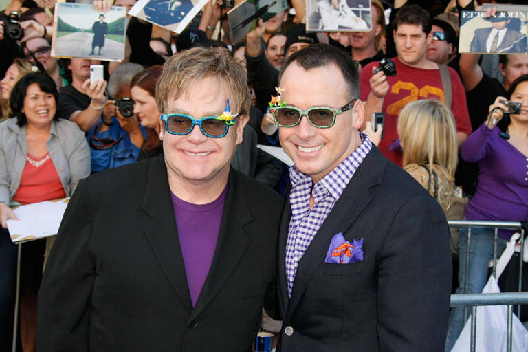 Elton John planeja jantar para casal real