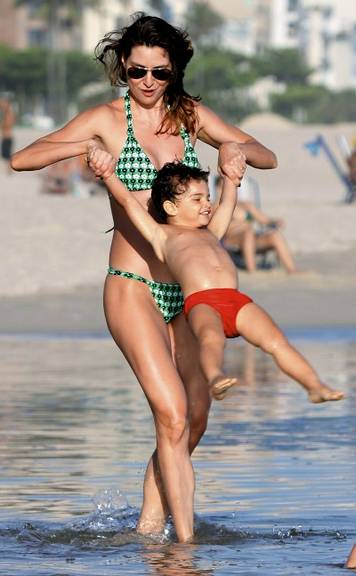 Lavínia Vlasak e Felipe