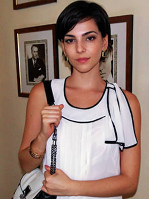 Tainá Müller brilha em modelito fashion