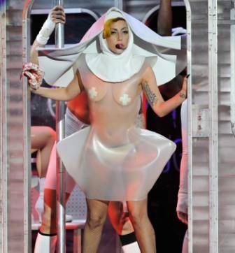 FOTO: Lady Gaga vira freira em NY