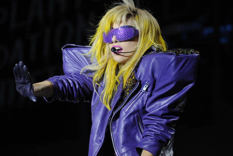 Os modelitos da extravagante Lady Gaga!