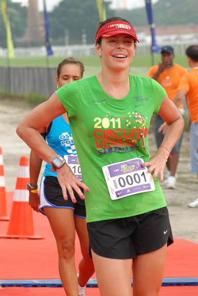 FOTO: Cicarelli participa de corrida