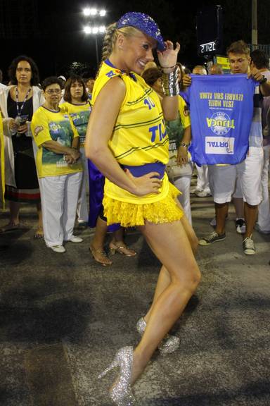 FOTO: Toda graça de Galisteu na avenida