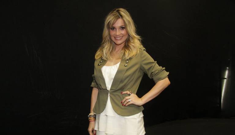 Flávia Alessandra: novo visual para a TV
