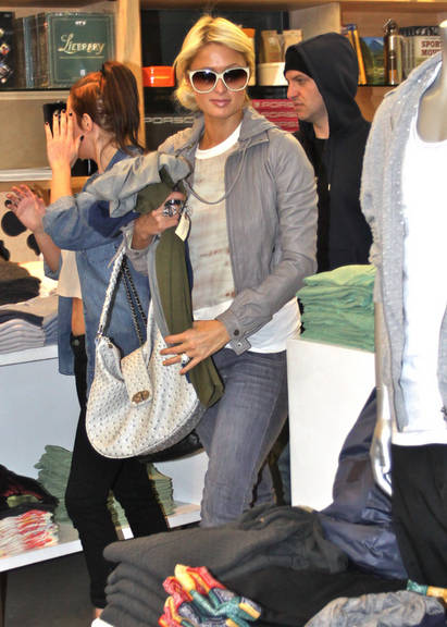 FOTO: Paris Hilton curte tarde de compras