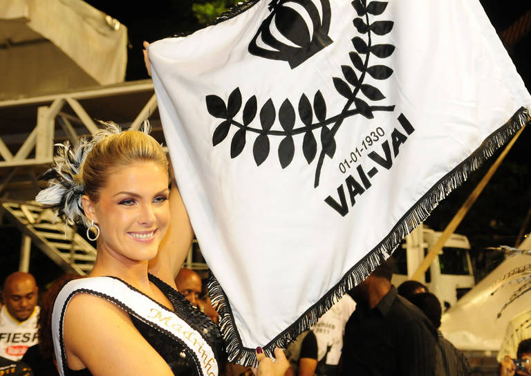 TV CARAS: Ana Hickmann no samba