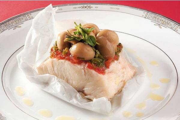 Receita rápida: papillote de filé, tomate e cogumelos