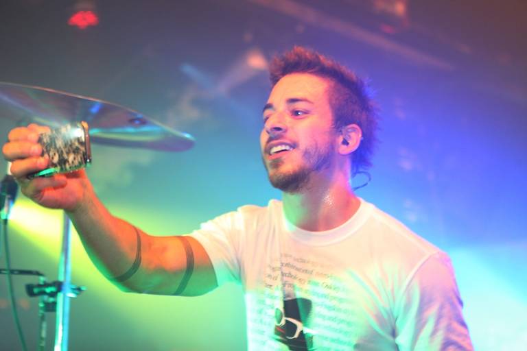 Junior Lima abre folia em clube de Floripa