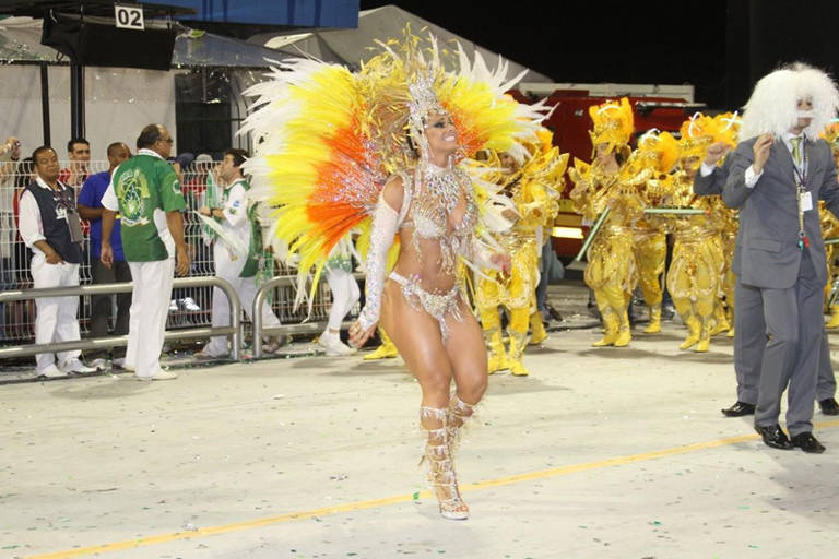 Viviane se alimenta de frutas e proteínas