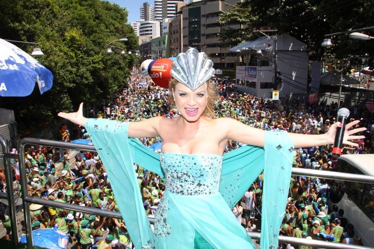 Eliana sai com seu bloco em Salvador