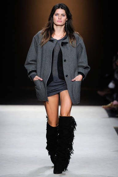 Isabeli Fontana brilha em Semana de Moda