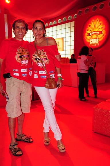 Totia Meireles festeja 20 anos de casada