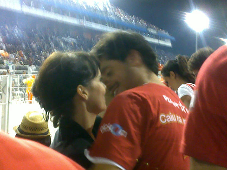 Débora e Daniel Alvim em clima de romance